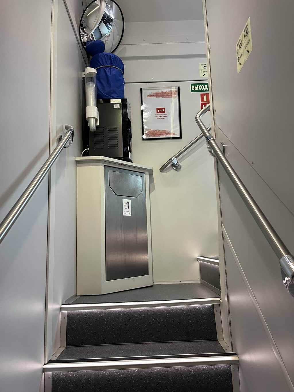 scale per il secondo piano del treno