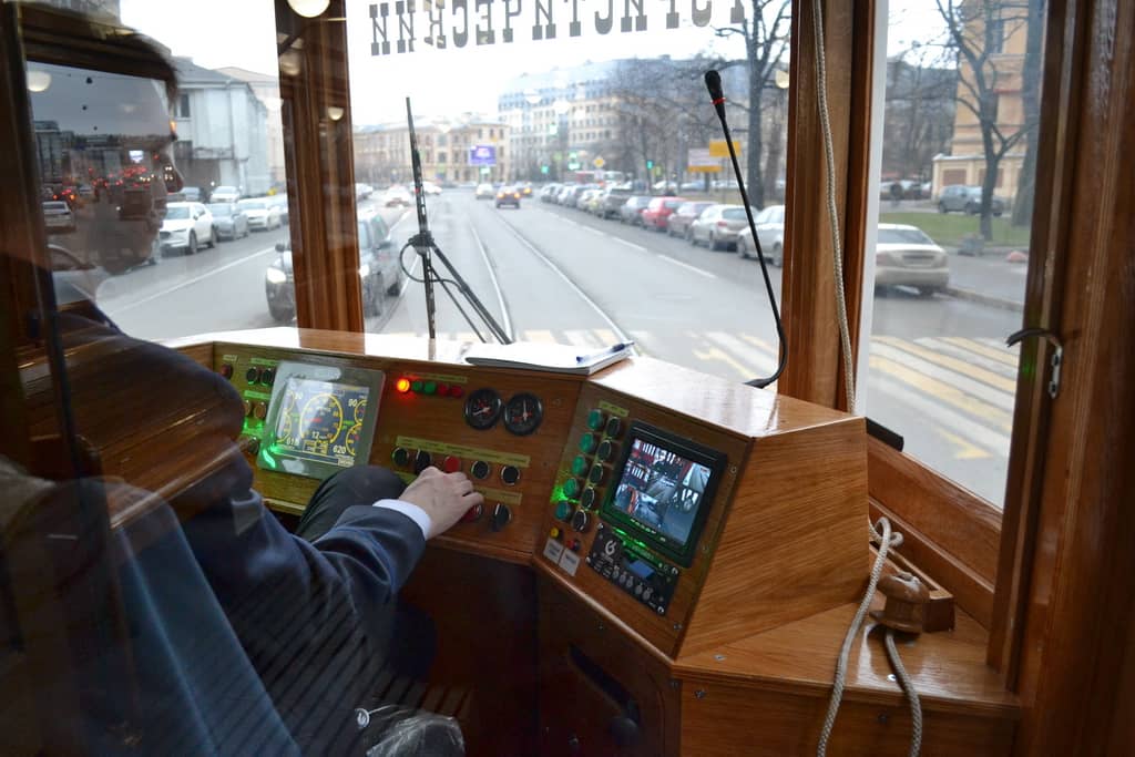 Cabina moderna di un tram retrò